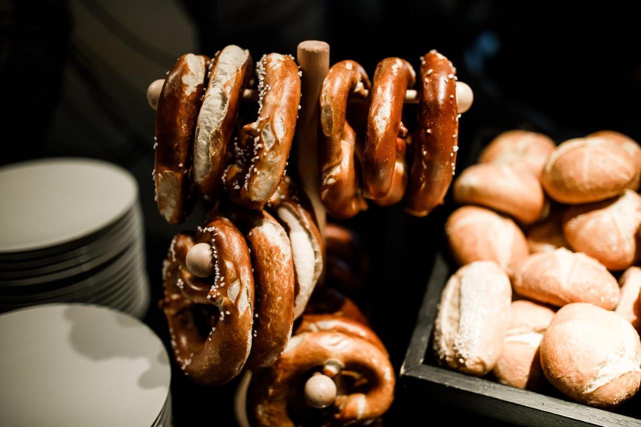 Roomers Munich, Autograph Collection Ngoại thất bức ảnh Pretzels