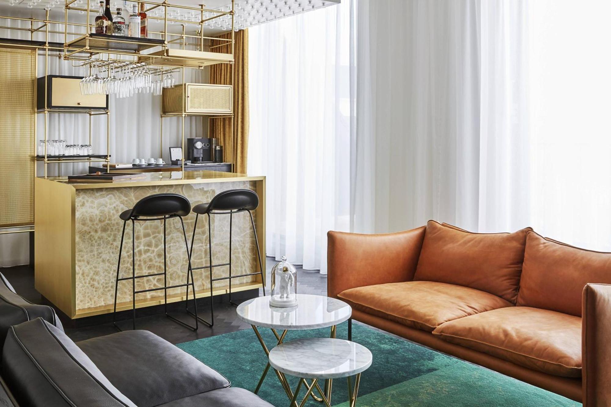 Roomers Munich, Autograph Collection Ngoại thất bức ảnh The living room of a penthouse at The Standard East Village