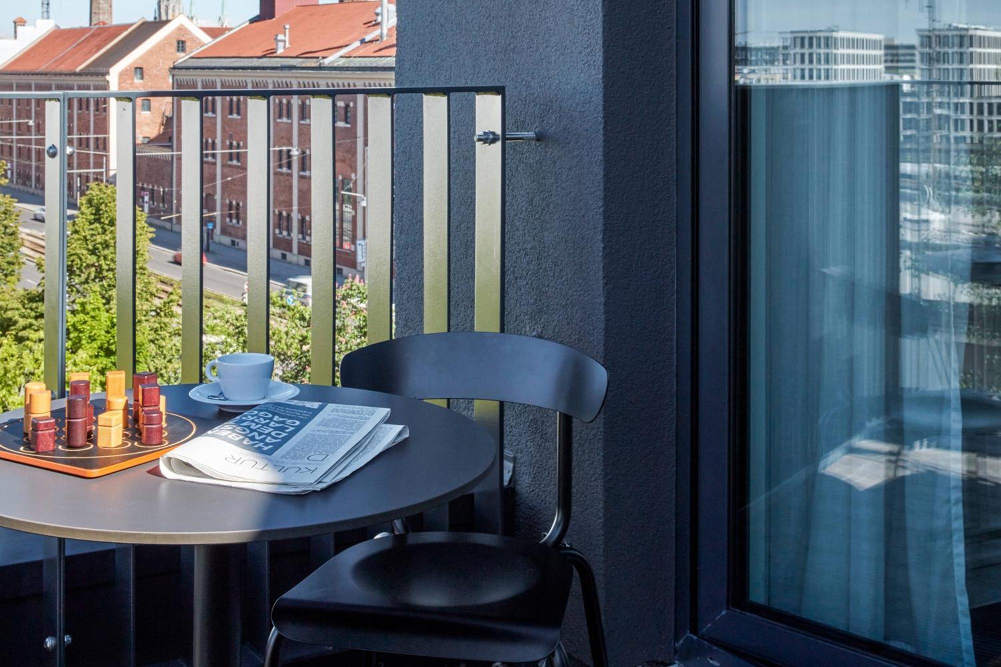 Roomers Munich, Autograph Collection Ngoại thất bức ảnh A balcony